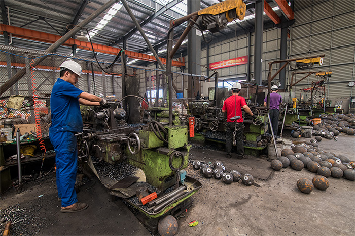 四平网架配件车间